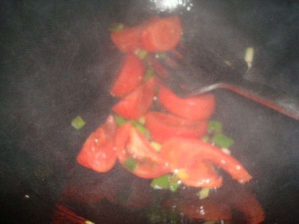 西红柿辣椒炒鸡蛋的简单做法