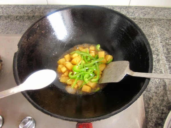 蚝油青椒炖土豆菜谱图解