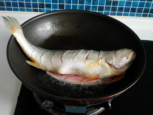 家常烧大黄鱼的简单做法