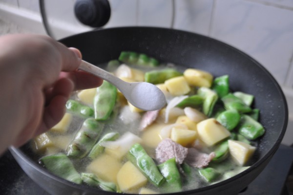 油豆角炖土豆怎么煮