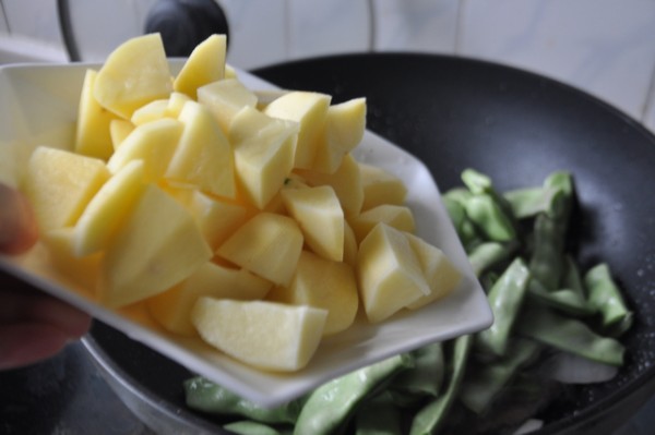 油豆角炖土豆怎么吃