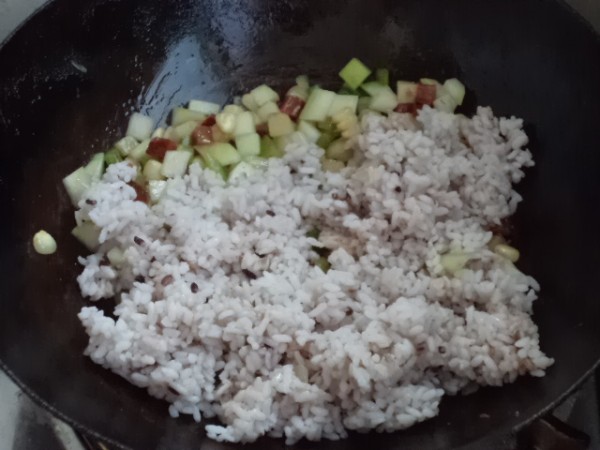 杂蔬炒双米饭菜谱图解