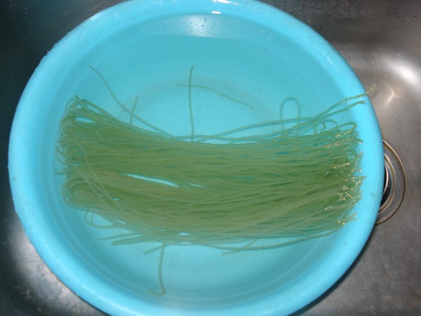 鱼划水煮绿豆粉丝的简单做法