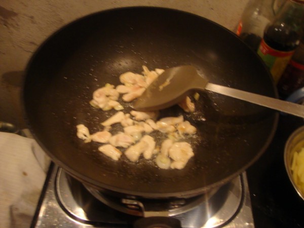 鸡肉片炒青椒土豆片的简单做法