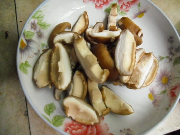 黑木耳香菇炒鸡肉的做法图解