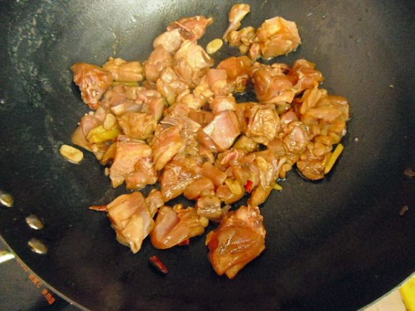 黑木耳香菇炒鸡肉怎么煮