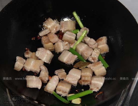 腐竹红烧肉的简单做法