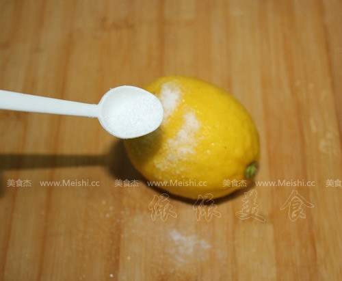 冰爽蜂蜜柠檬水菜谱图解