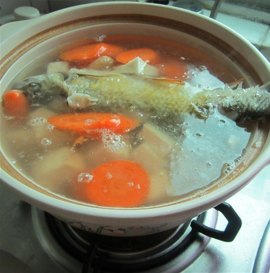 鲮鱼粉葛胡萝卜汤